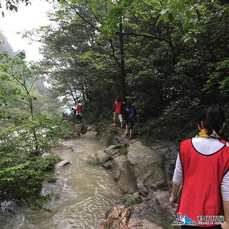 赫基商貿(mào)服飾藥王谷穿越戶外體驗